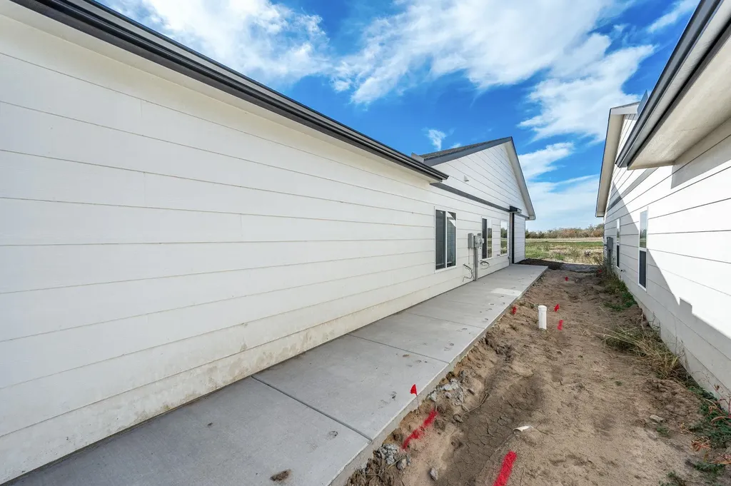 506 E Harper Street Valley Center KS 67147-8948