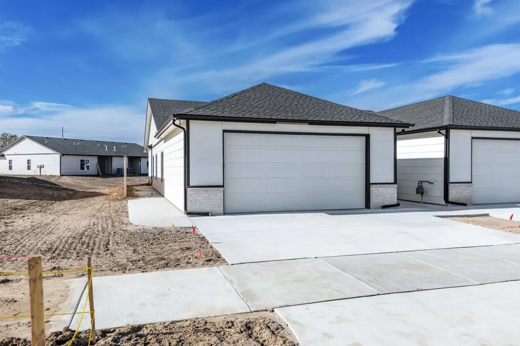 504 E Harper Street Valley Center KS 67147-8948