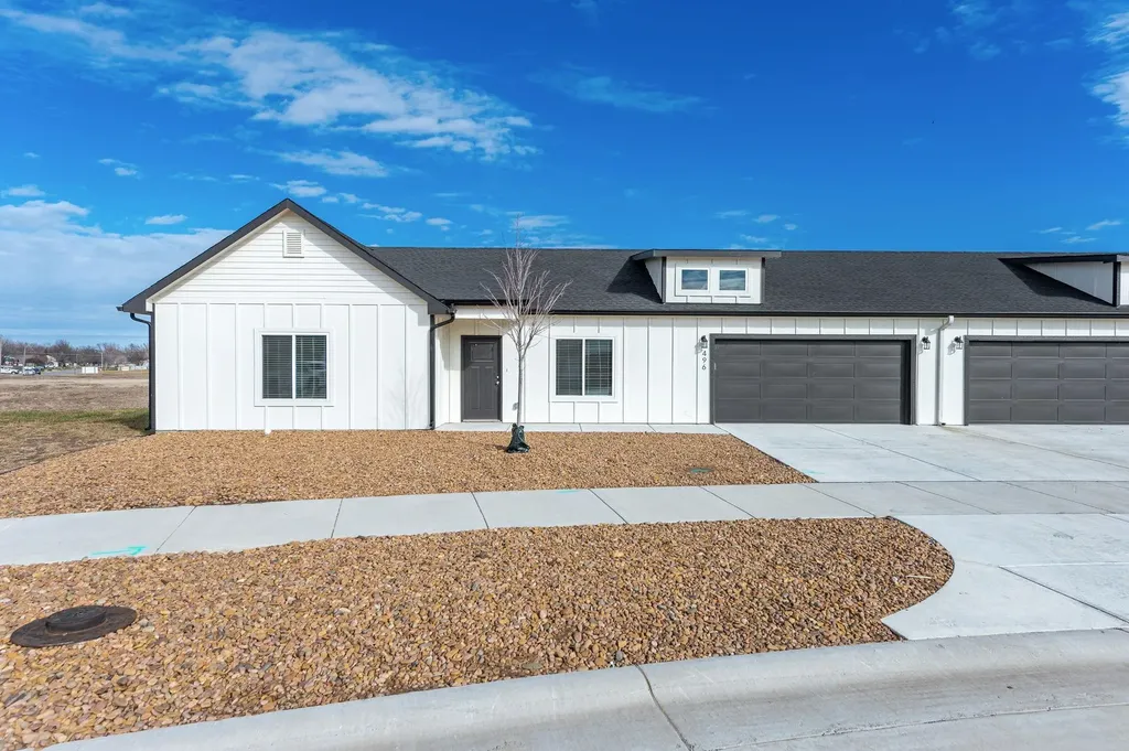 498 E Harper Street Valley Center KS 67147-8948