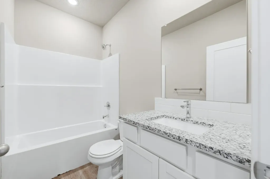 498 E Harper Street Valley Center KS 67147-8948