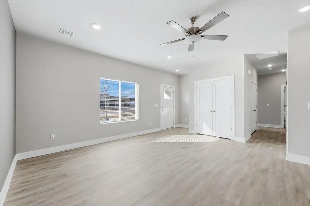 498 E Harper Street Valley Center KS 67147-8948