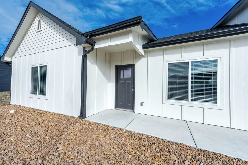 498 E Harper Street Valley Center KS 67147-8948