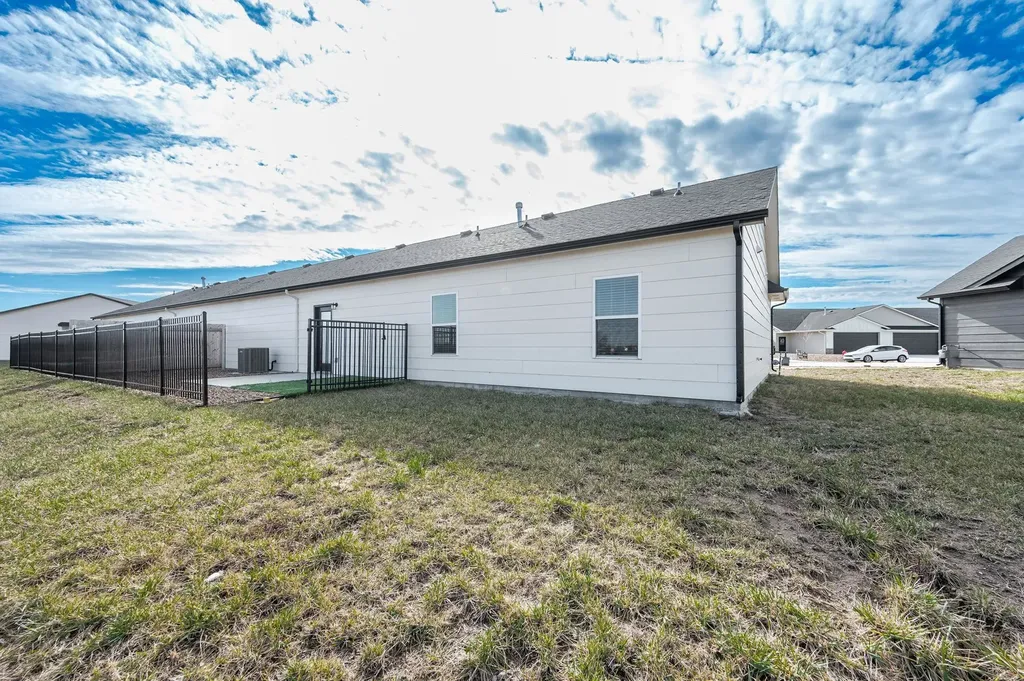 498 E Harper Street Valley Center KS 67147-8948