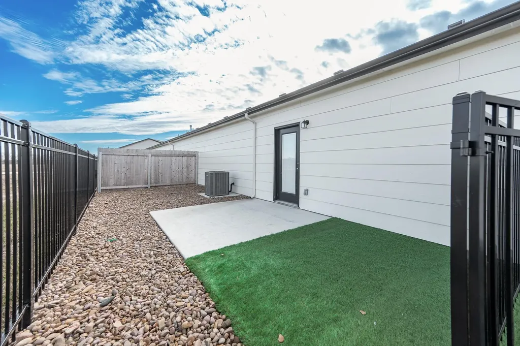 498 E Harper Street Valley Center KS 67147-8948