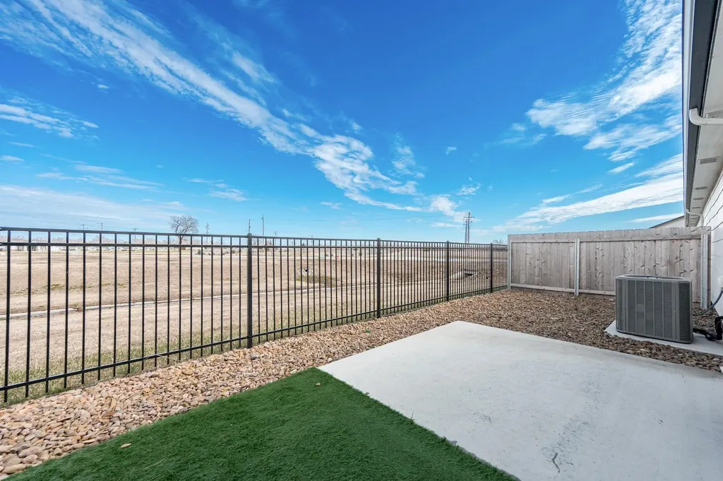 498 E Harper Street Valley Center KS 67147-8948