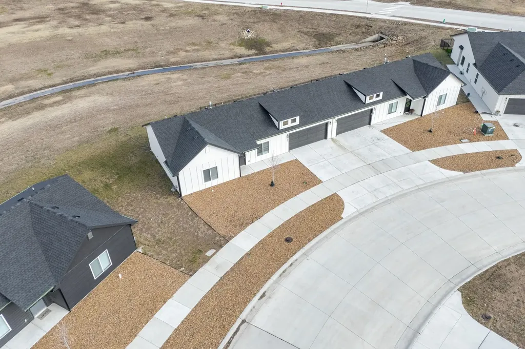498 E Harper Street Valley Center KS 67147-8948