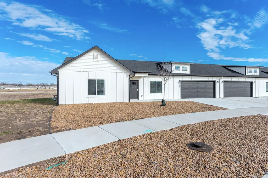498 E Harper Street Valley Center KS 67147-8948
