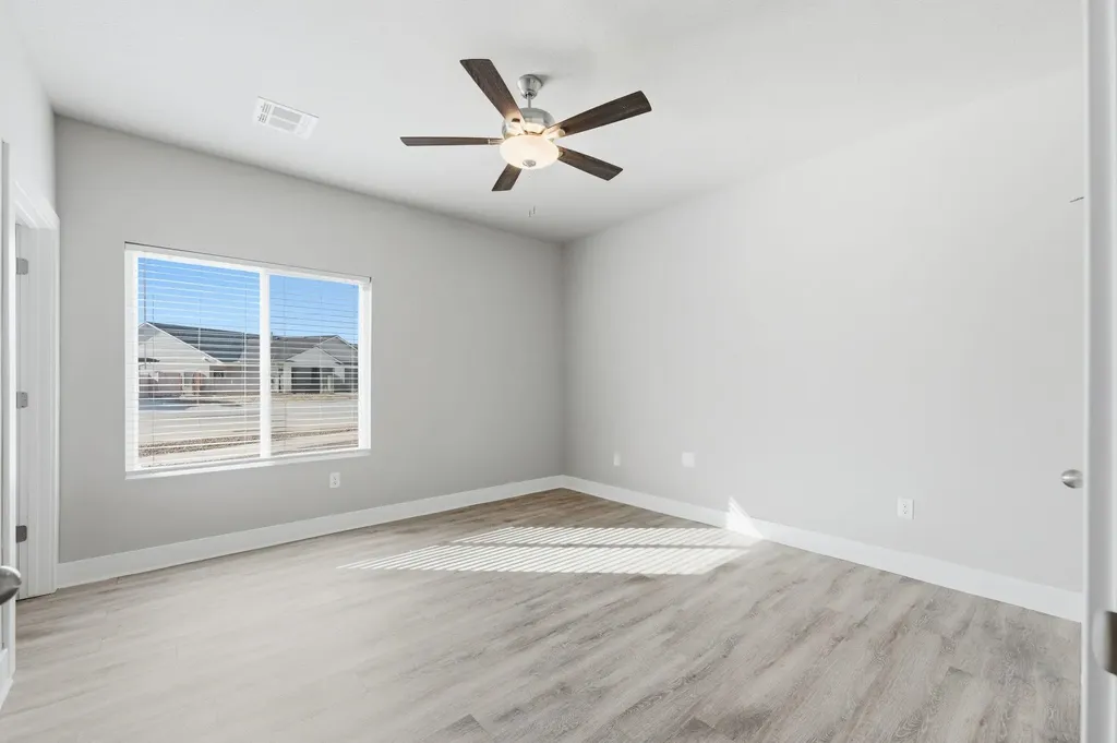 490 E Harper Street Valley Center KS 67147-8948