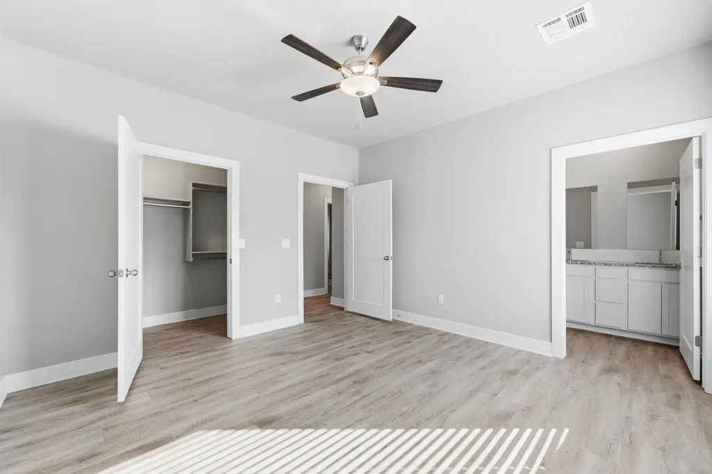 490 E Harper Street Valley Center KS 67147-8948