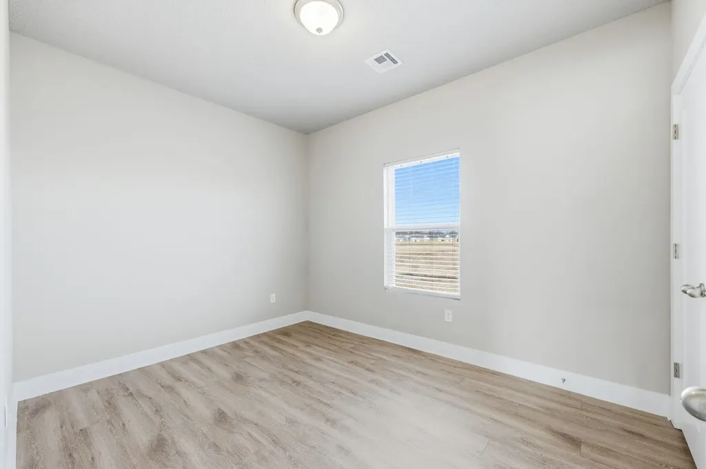 490 E Harper Street Valley Center KS 67147-8948