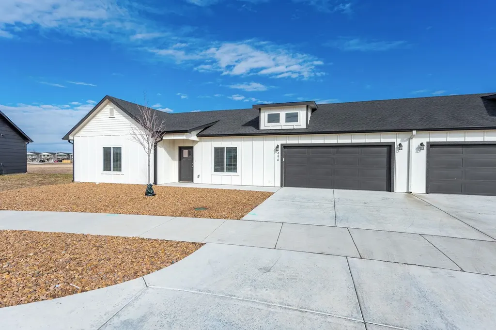 490 E Harper Street Valley Center KS 67147-8948