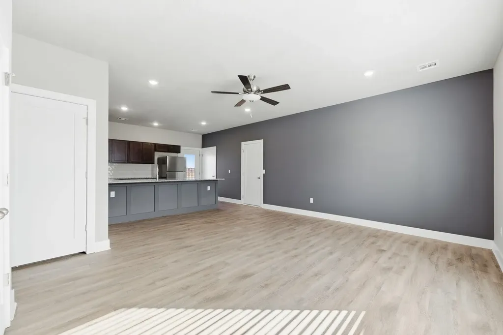 490 E Harper Street Valley Center KS 67147-8948