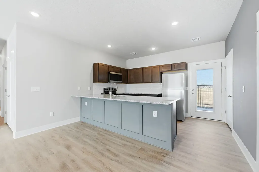 490 E Harper Street Valley Center KS 67147-8948