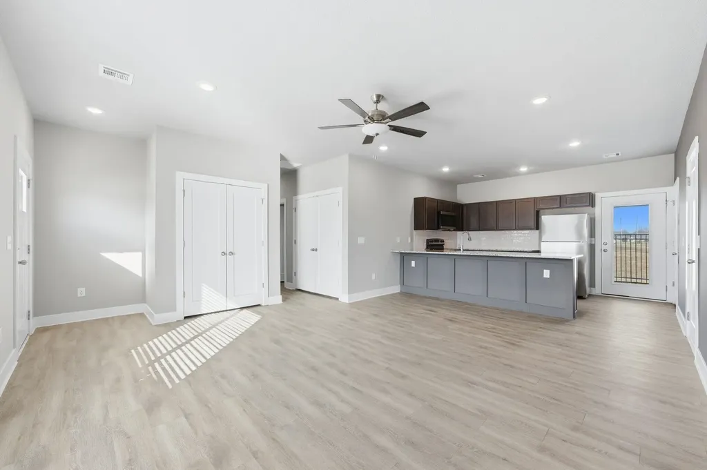 490 E Harper Street Valley Center KS 67147-8948