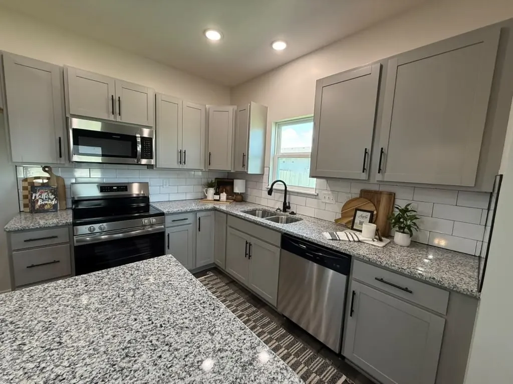 9002 E Forbes Circle Bel Aire KS 67226