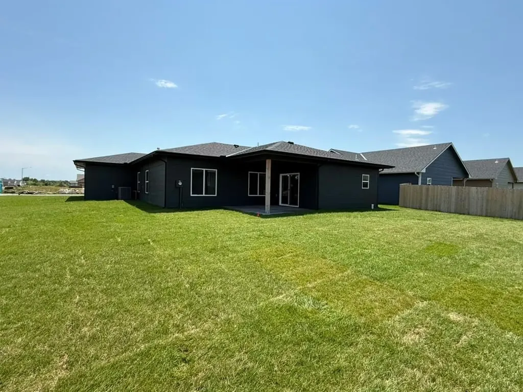 9002 E Forbes Circle Bel Aire KS 67226