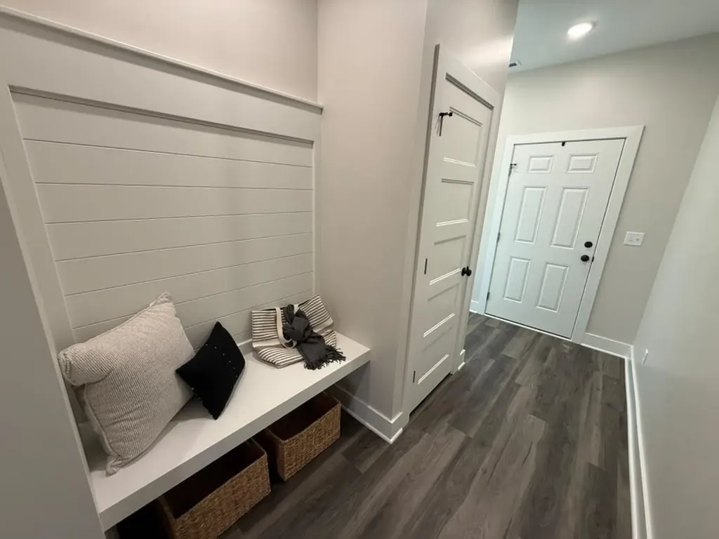 9002 E Forbes Circle Bel Aire KS 67226