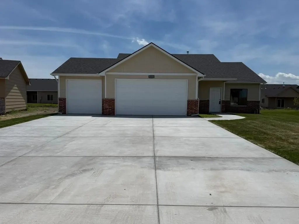 1611 Midway Court Valley Center KS 67147