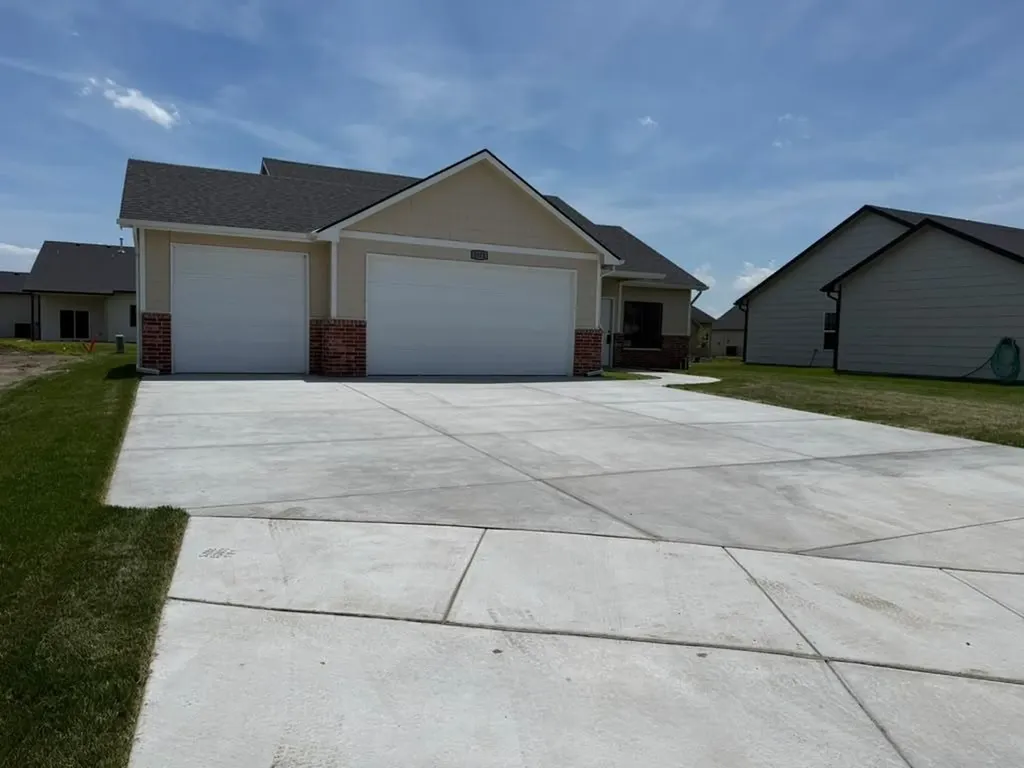 1611 Midway Court Valley Center KS 67147