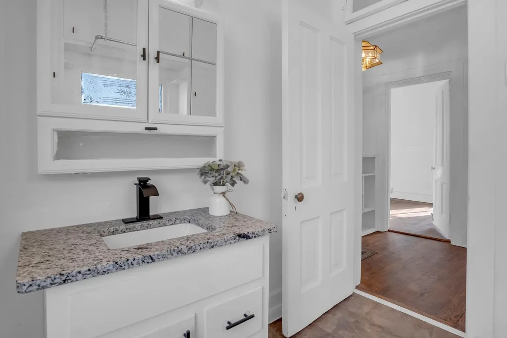 303 E 3rd Street Newton KS 67114