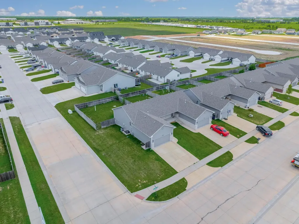 5286-5288 N Cypress Street Bel Aire KS 67226