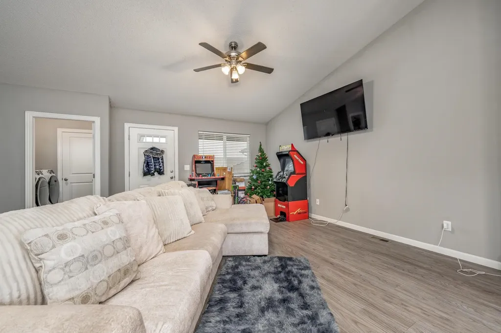 5286-5288 N Cypress Street Bel Aire KS 67226