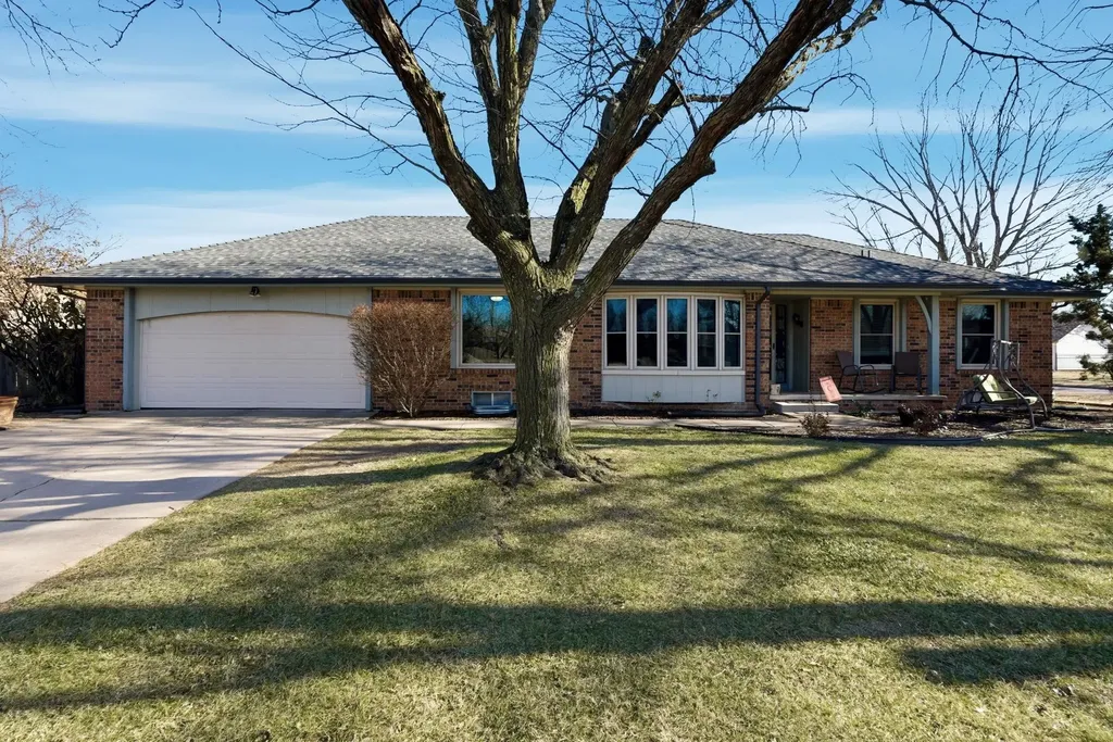 2306 N Addison Circle Wichita KS 67226