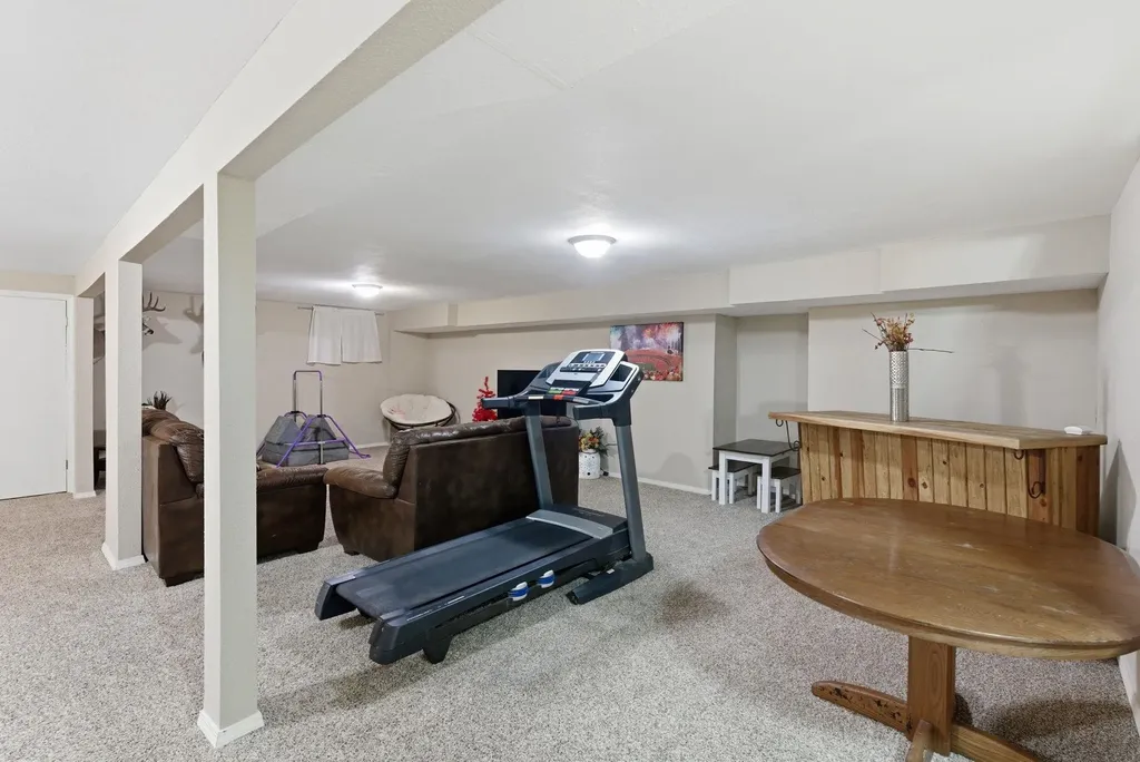 2306 N Addison Circle Wichita KS 67226