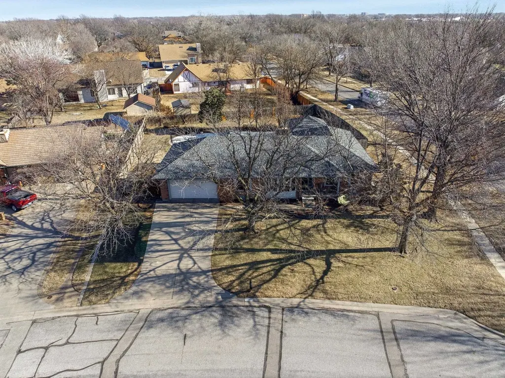 2306 N Addison Circle Wichita KS 67226