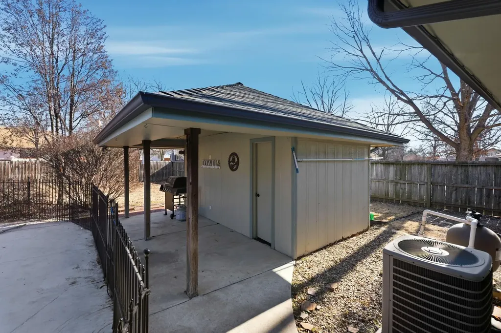 2306 N Addison Circle Wichita KS 67226