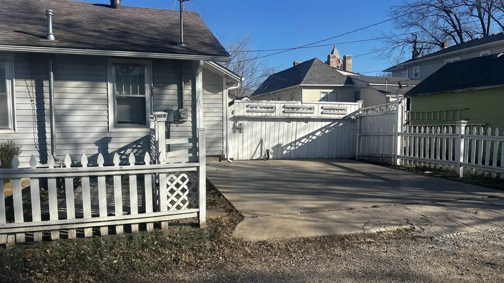 411 W Chestnut Arkansas City KS 67005