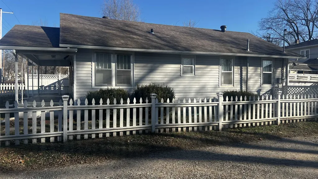 411 W Chestnut Arkansas City KS 67005