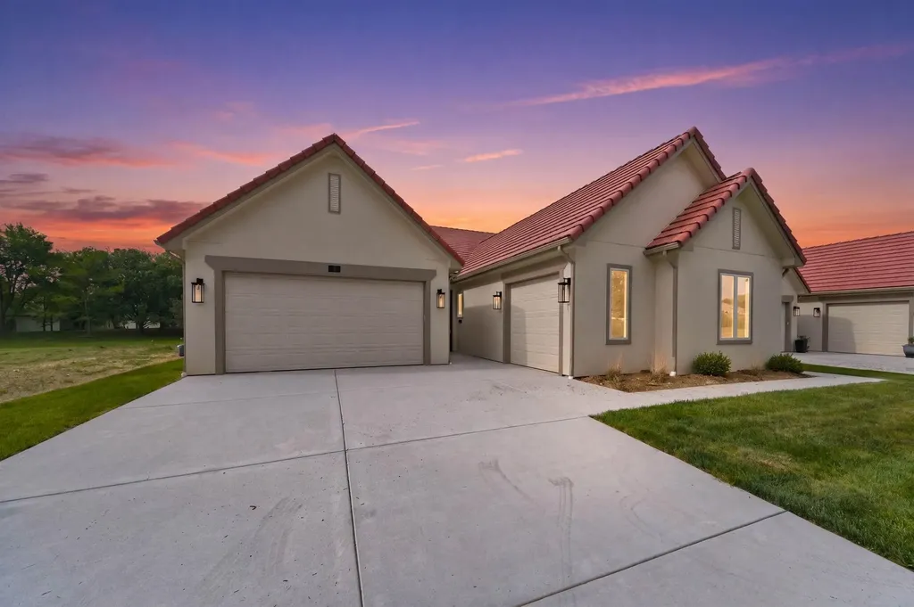3 E Via Roma Street Wichita KS 67230