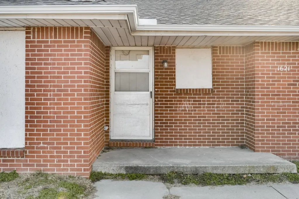 1621 E Berkeley Street Wichita KS 67216