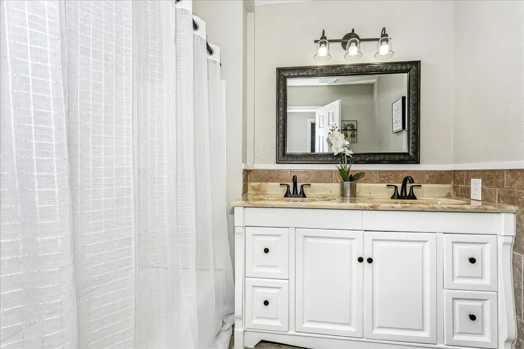 1470 S Hornecker Drive Wichita KS 67235