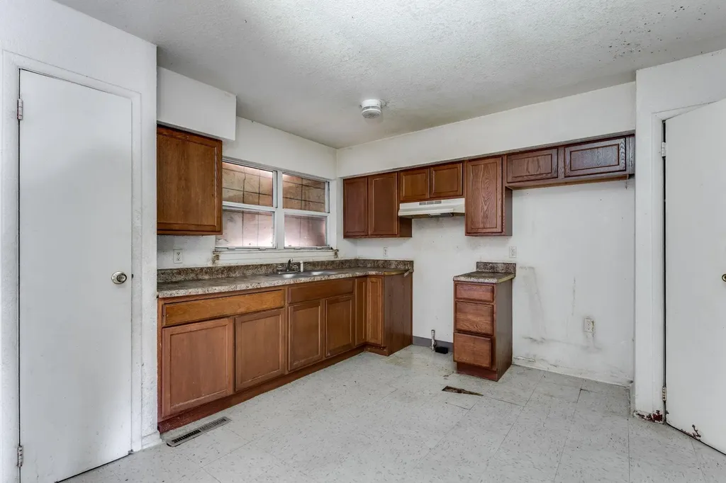 1501 E Berkeley Street Wichita KS 67216