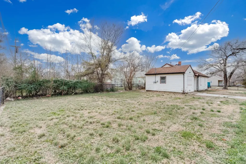 840 N Poplar Wichita KS 67214
