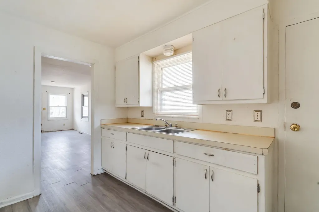 840 N Poplar Wichita KS 67214