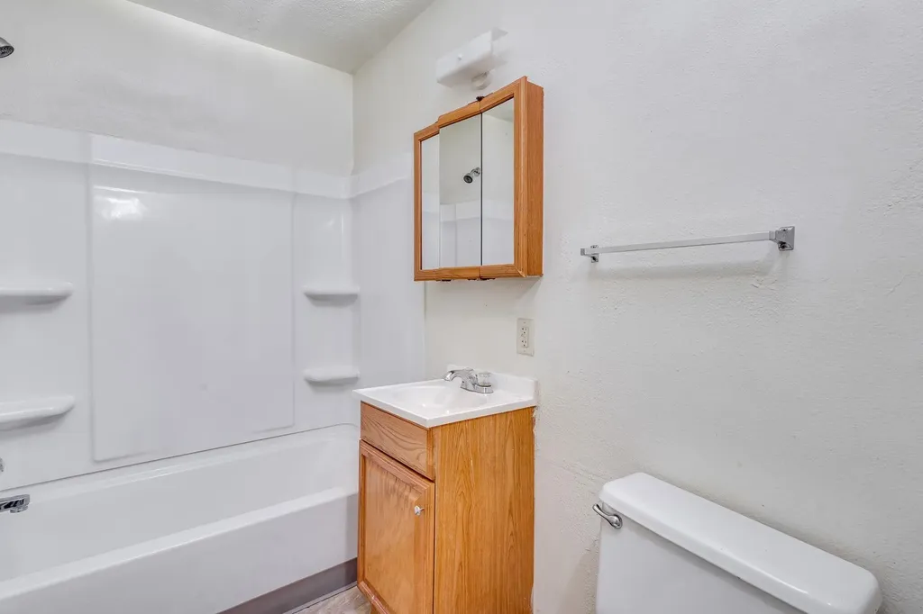 827 N Poplar Street Wichita KS 67214