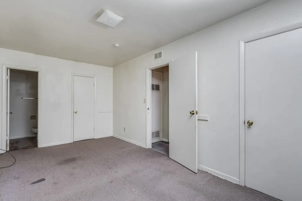 827 N Poplar Street Wichita KS 67214