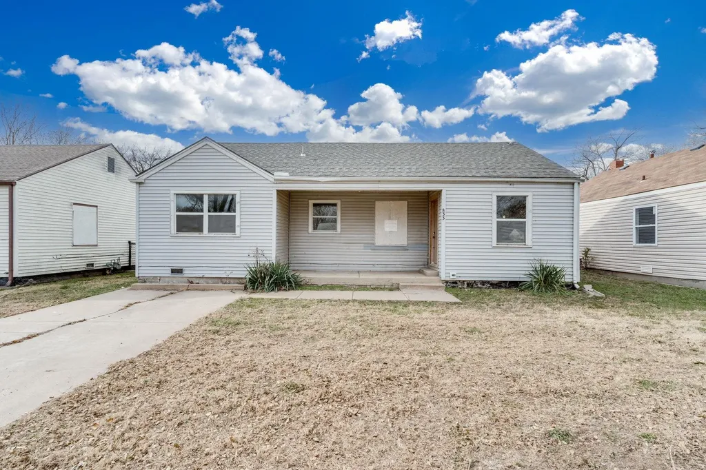 833 N Poplar Wichita KS 67214
