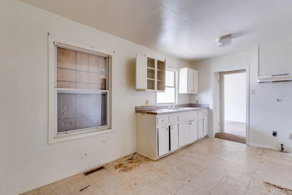 833 N Poplar Wichita KS 67214