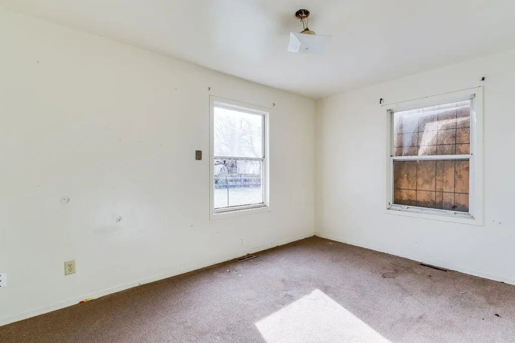 833 N Poplar Wichita KS 67214
