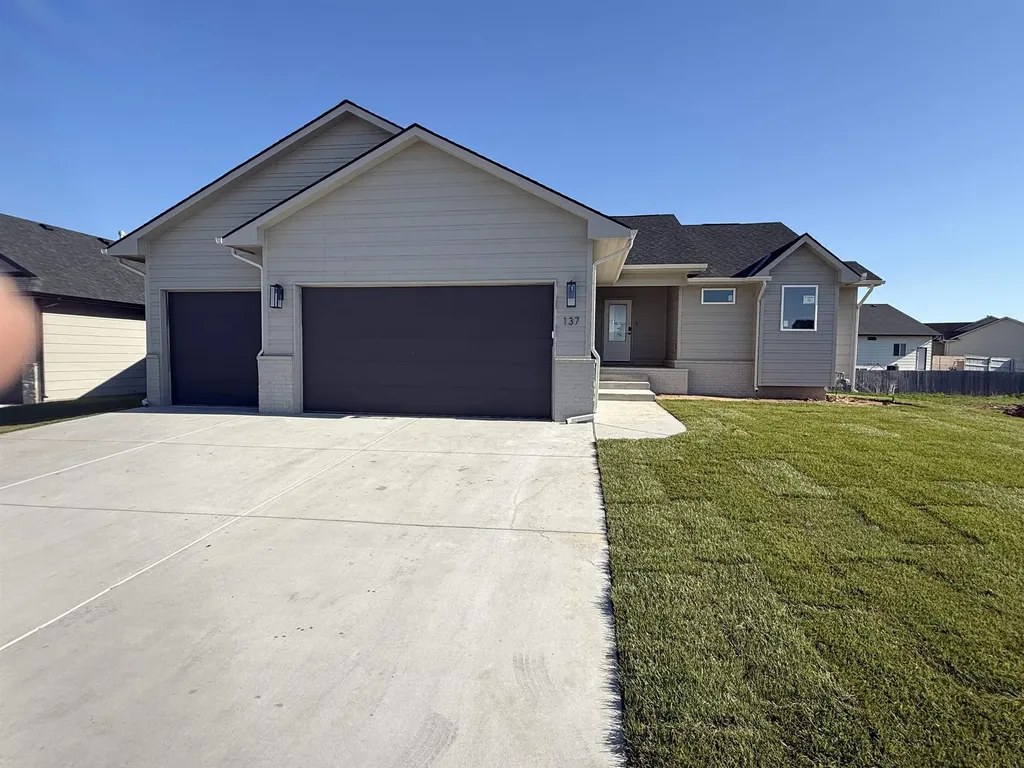 137 E Poplar Circle Goddard KS 67052