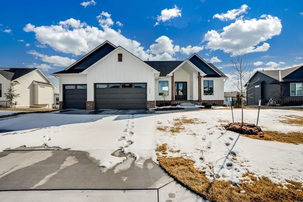 284 S Wellcrest Court Wichita KS 67052