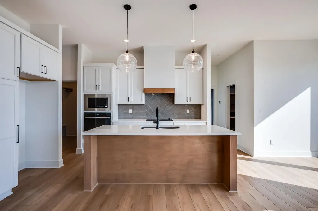 284 S Wellcrest Court Wichita KS 67052