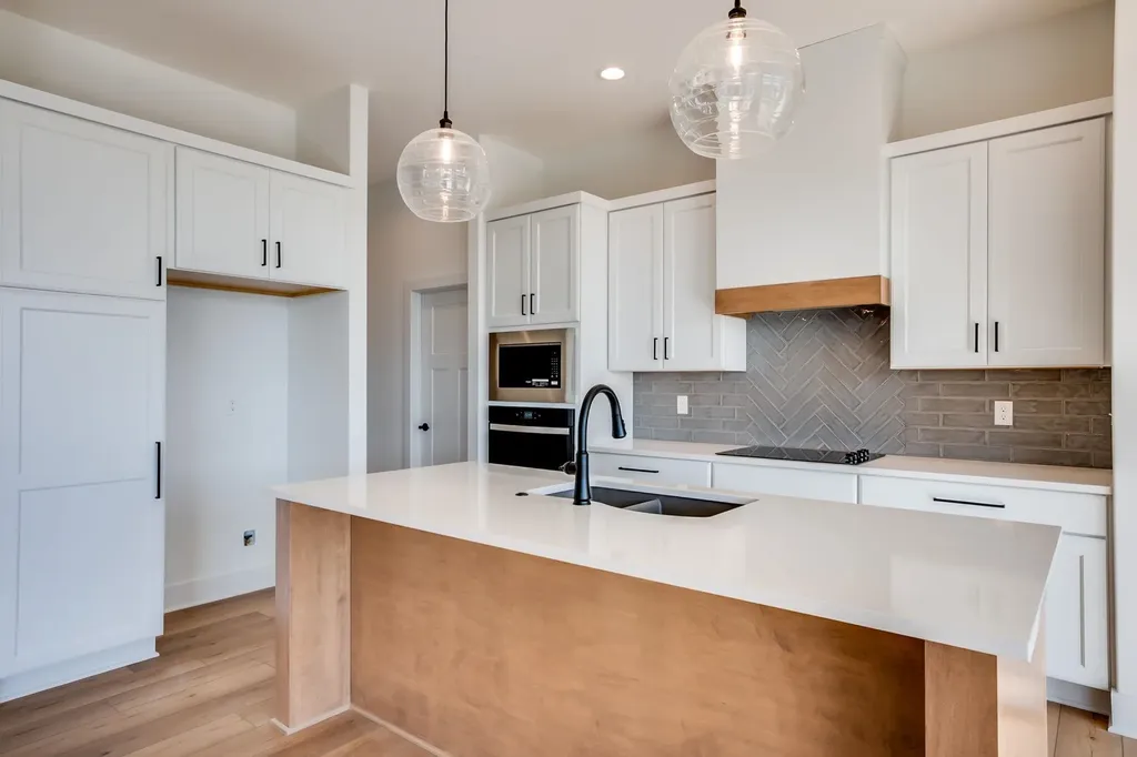 284 S Wellcrest Court Wichita KS 67052