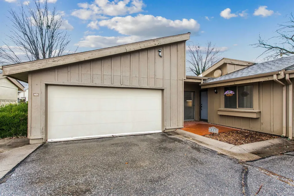 8325 E Harry Street Wichita KS 67207