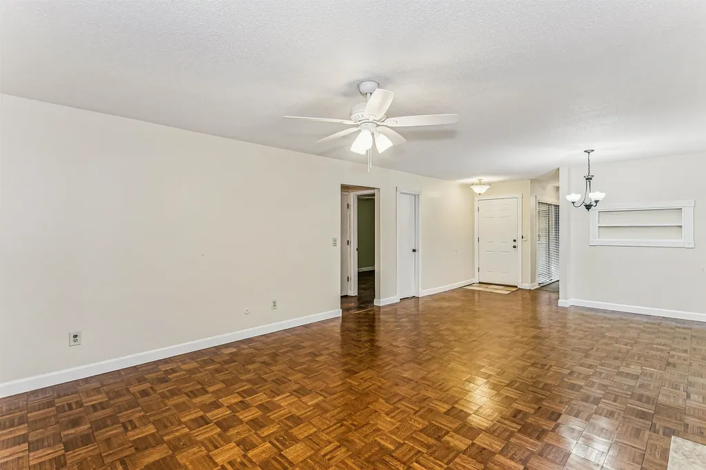 8325 E Harry Street Wichita KS 67207