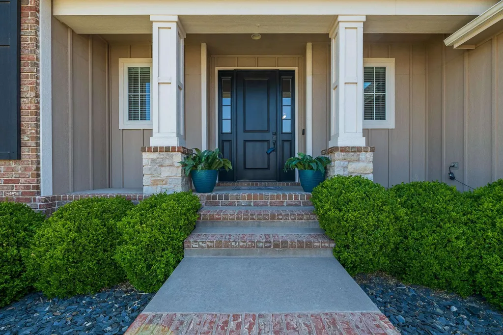 1836 N Split Rail Wichita KS 67230